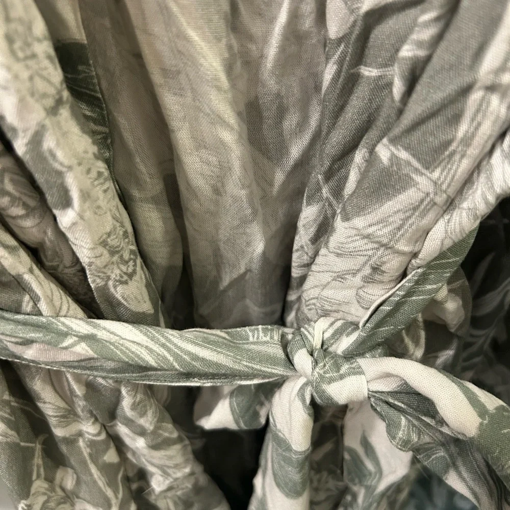World Market pajama bundle set sage green floral  w robe and pants size L/Small - Picture 4 of 12